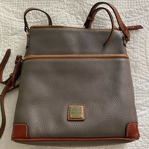 EUC Dooney & Bourke pebble leather bag. Gold hardware, red interior.